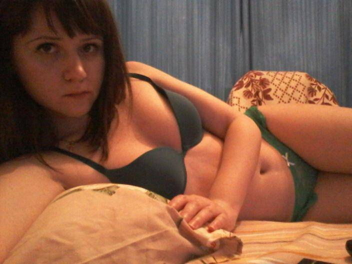 Профессионалка Юля с 3 размером груди исполнит классический секс и пригласит к себе в Киевский